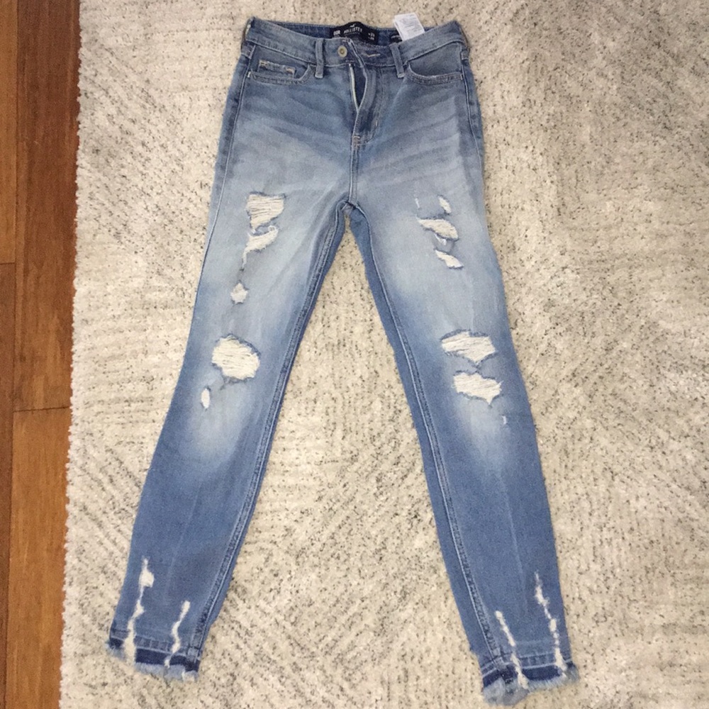 hollister ripped skinny jeans